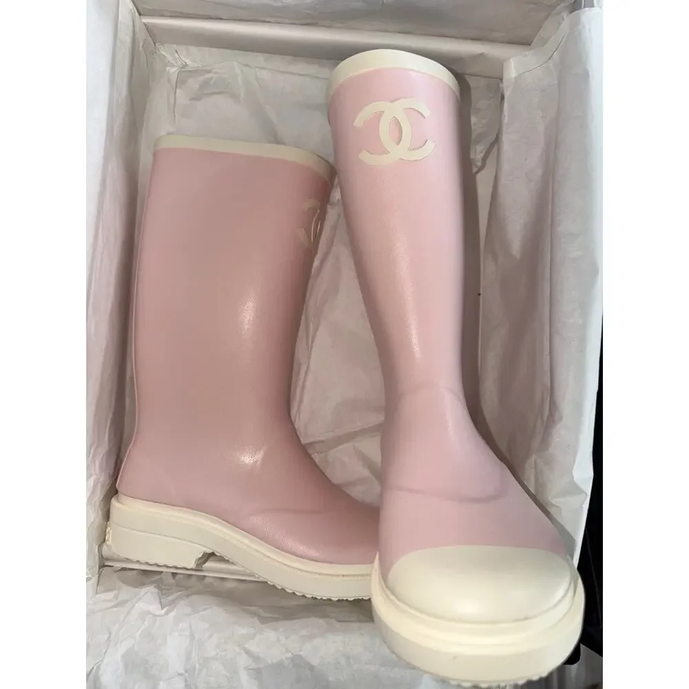 Chanel REV Rose Pink White Caoutchouc CC Logo High Pull On Rubber Rain Boots 39
